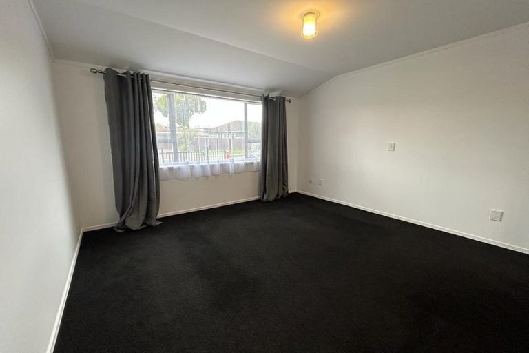 Photo of property in 2a Pinedale Place, Henderson, Auckland, 0610