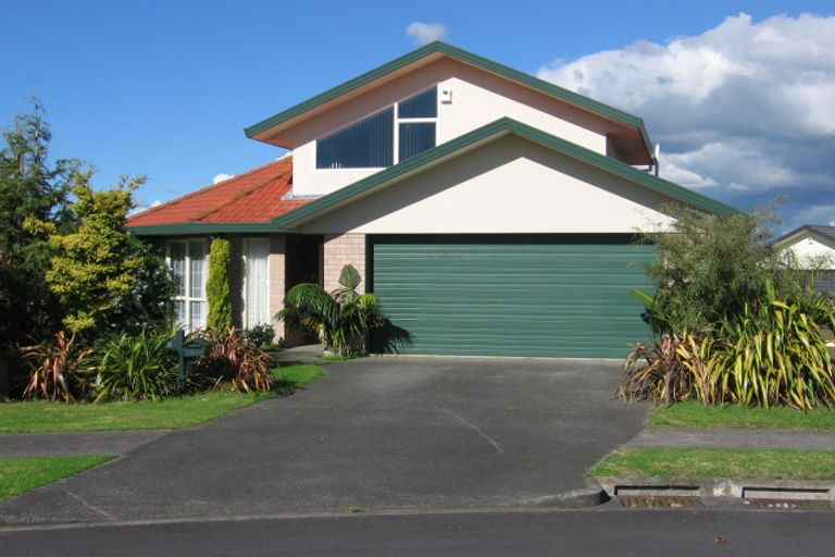Photo of property in 10 Paradise Place, Pakuranga Heights, Auckland, 2010