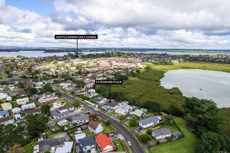 Photo of property in 14 Seaward Place, Wattle Downs, Auckland, 2103