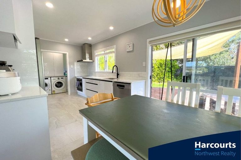 Photo of property in 1/86 Tirimoana Road, Te Atatu South, Auckland, 0602