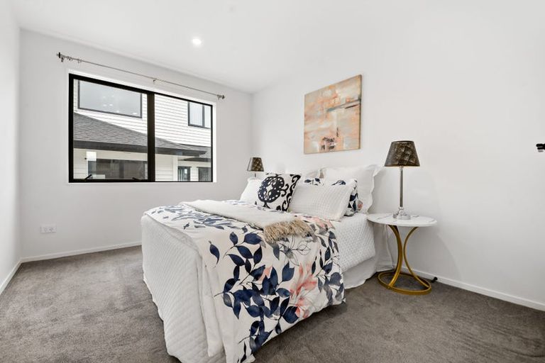 Photo of property in 38b Mcwhirters Farm Lane, Massey, Auckland, 0614