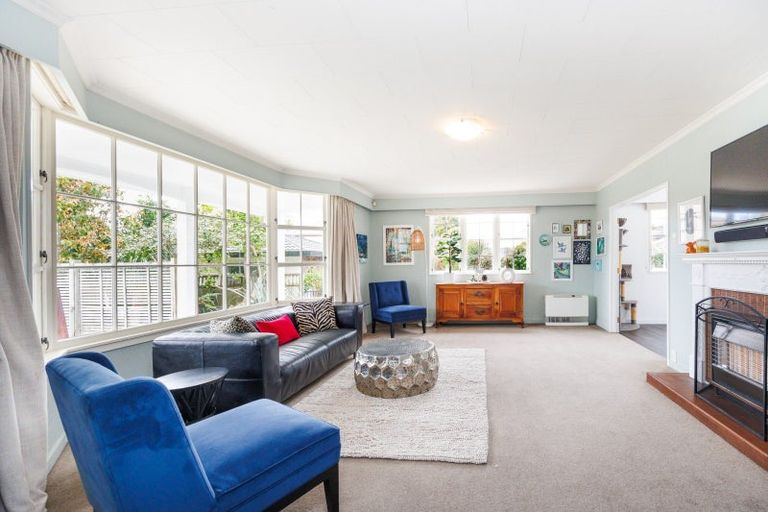 Photo of property in 4 Chilton Grove, Hokowhitu, Palmerston North, 4410