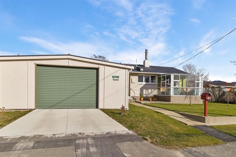 Photo of property in 1 Bond Street, Waimate, 7924