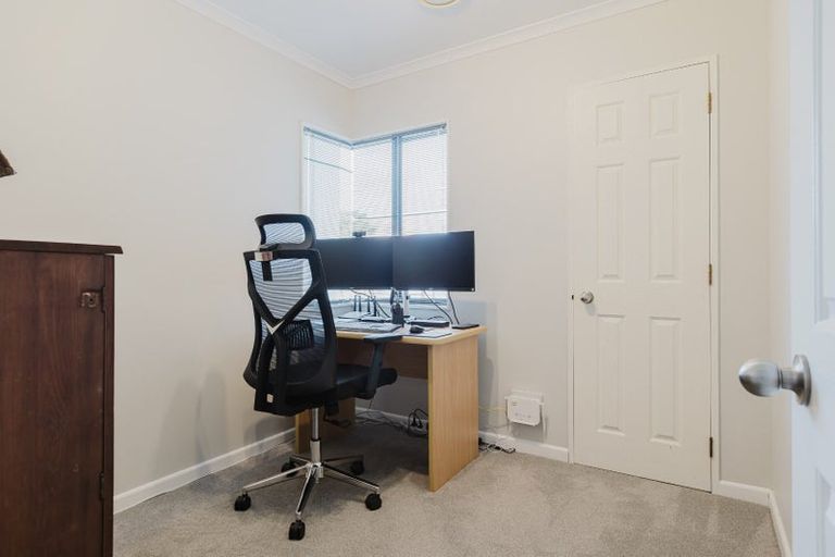 Photo of property in 28 Royal Oak Drive, Kelvin Grove, Palmerston North, 4414