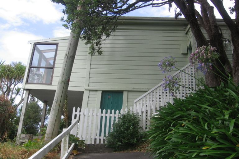 Photo of property in 5 Northland Road, Northland, Wellington, 6012