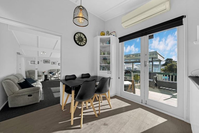 Photo of property in 6 Aplin Place, Birkdale, Auckland, 0626
