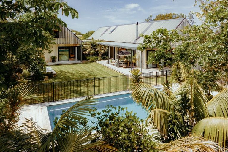 Photo of property in 16 Shearwater Lane, Point Wells, 0986