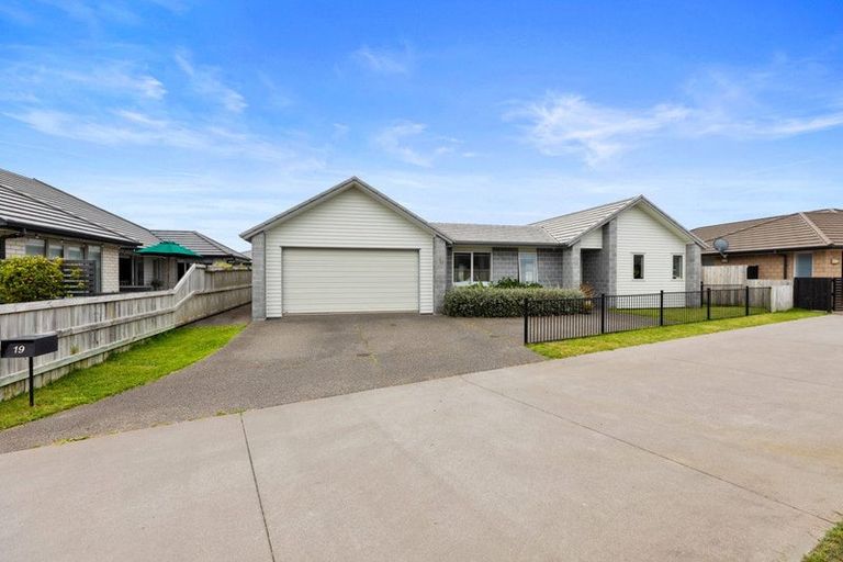Photo of property in 19 Naeo Close, Papamoa Beach, Papamoa, 3118