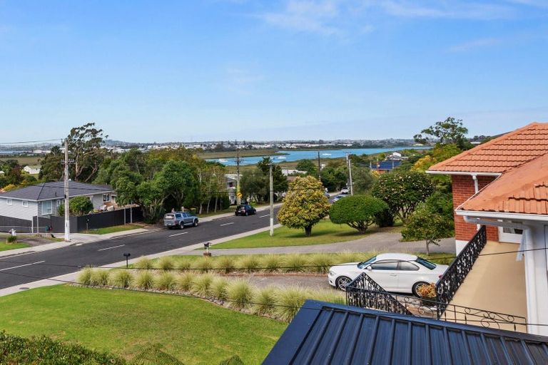 Photo of property in 56 Jaemont Avenue, Te Atatu South, Auckland, 0610
