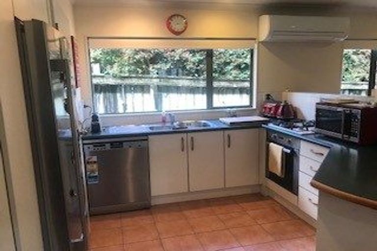 Photo of property in 28 Kinleith Way, Albany, Auckland, 0632