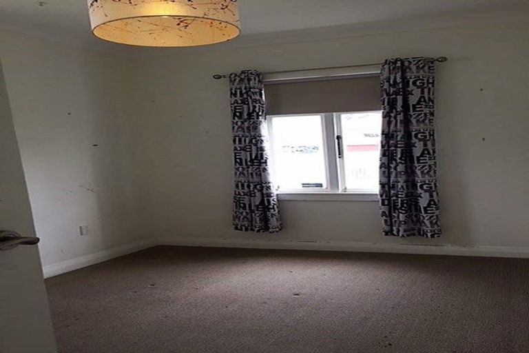 Photo of property in 127 Onepu Road, Lyall Bay, Wellington, 6022