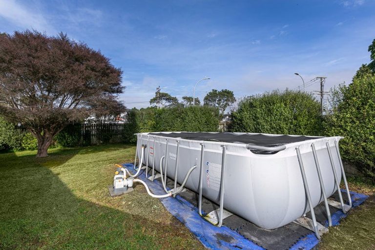 Photo of property in 1 Luanda Drive, Ranui, Auckland, 0612