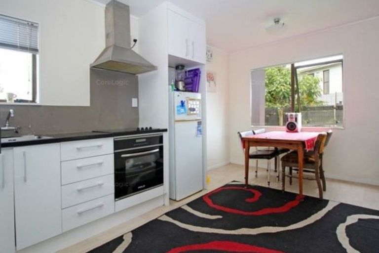 Photo of property in 2/38 Maplesden Drive, Clendon Park, Auckland, 2103