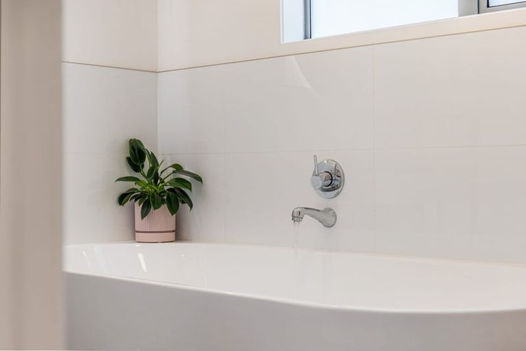 Photo of property in 93 Wade River Road, Stanmore Bay, Whangaparaoa, 0932