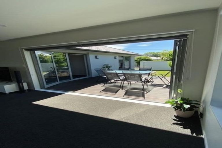Photo of property in 2/32a Gleneagles Terrace, Ilam, Christchurch, 8053