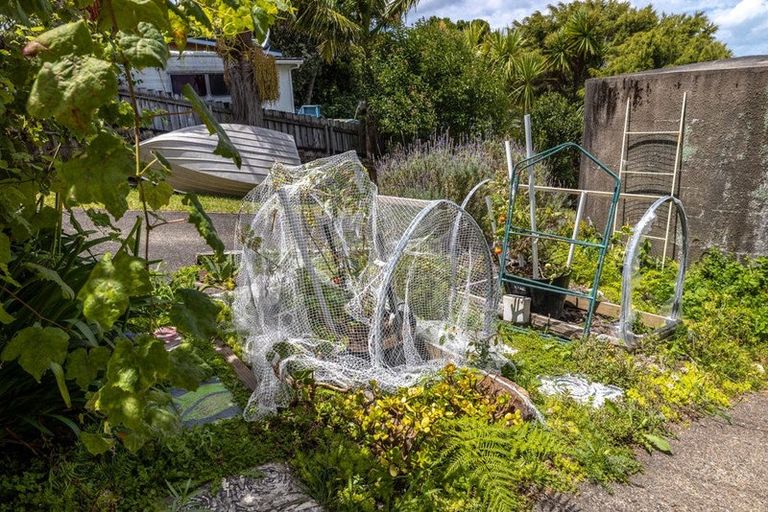 Photo of property in 8 Wellington Road, Surfdale, Waiheke Island, 1081