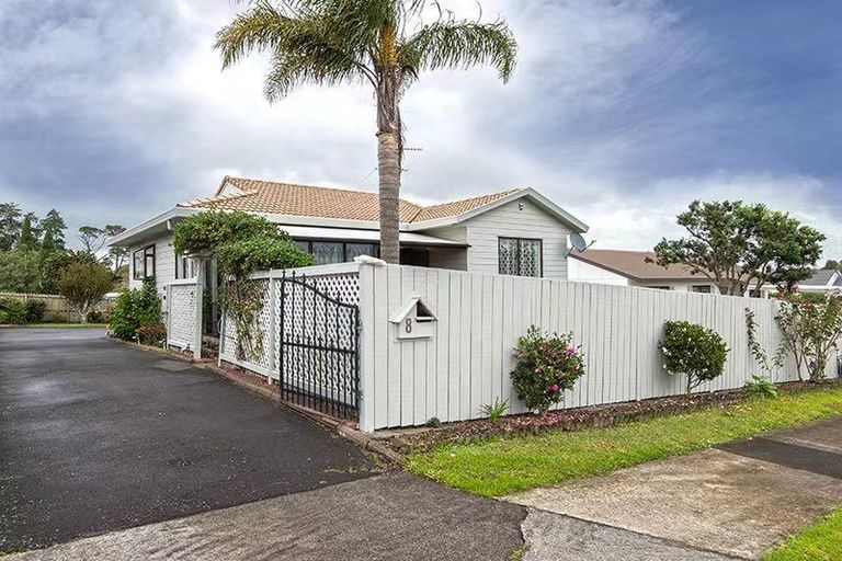 Photo of property in 8 De Quincey Terrace, Highland Park, Auckland, 2010
