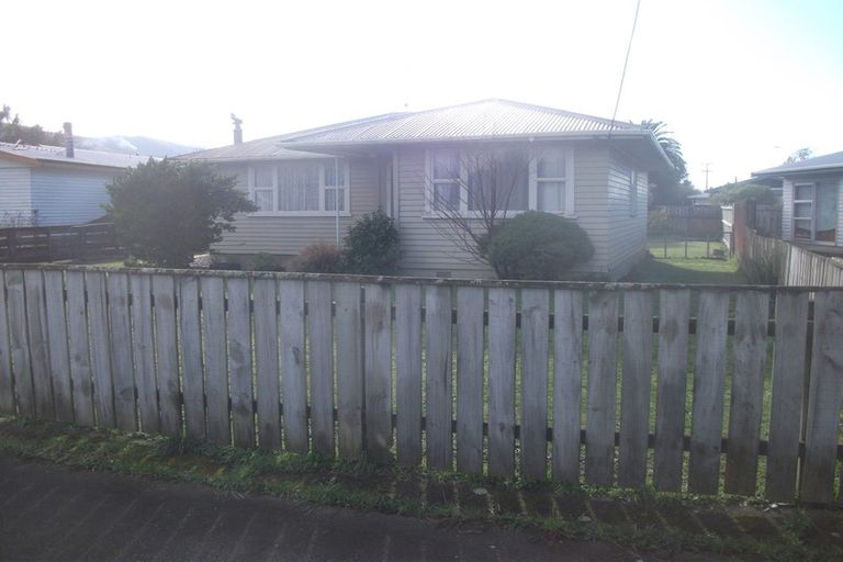 Photo of property in 73 Woodward Street East, Featherston, 5710