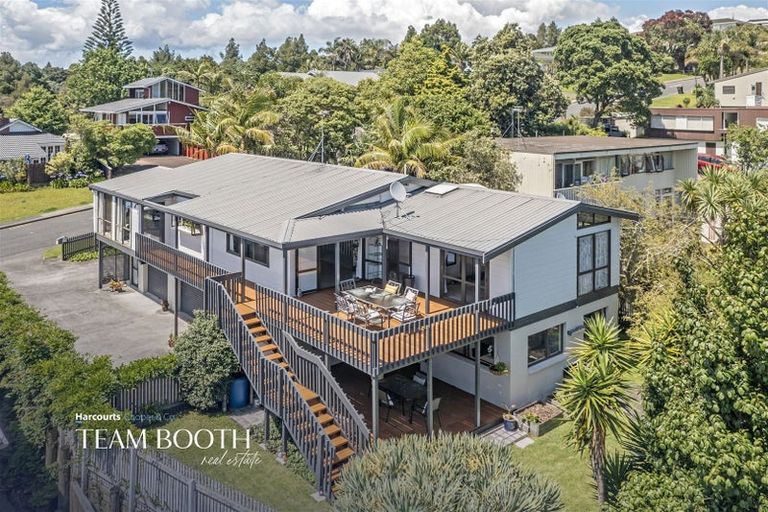 Photo of property in 32 Mcdowell Crescent, Hillcrest, Auckland, 0627