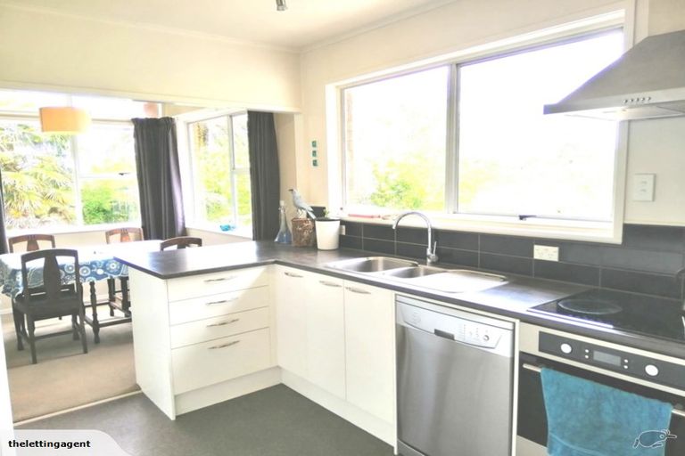 Photo of property in 12 Shaw Road, Oratia, Auckland, 0604