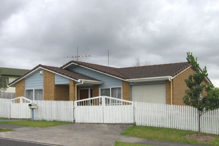 Photo of property in 30 Hassan Drive, Massey, Auckland, 0614