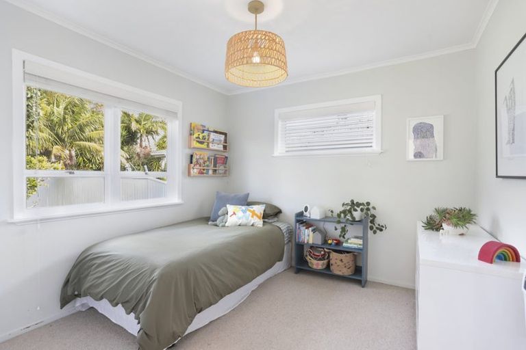 Photo of property in 31 Renata Crescent, Te Atatu Peninsula, Auckland, 0610