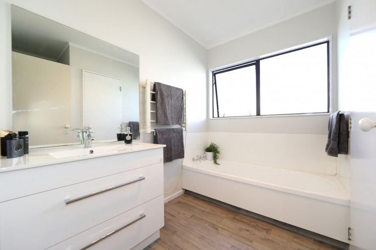 Photo of property in 906a Lyell Street, Akina, Hastings, 4122