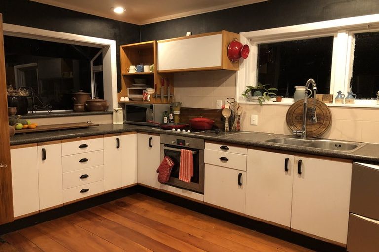 Photo of property in 10 Kiwi Road, Raumati Beach, Paraparaumu, 5032