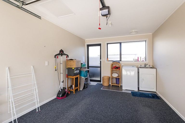 Photo of property in 15 Thomson Street, West End, Palmerston North, 4412