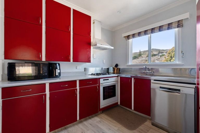 Photo of property in 5 Mahoe Street, Tawa, Wellington, 5028