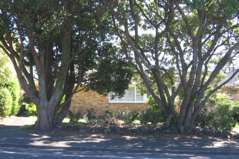 Photo of property in 2/191 Onewa Road, Birkenhead, Auckland, 0626