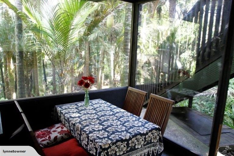 Photo of property in 10-12 Glenesk Road, Piha, New Lynn, 0772