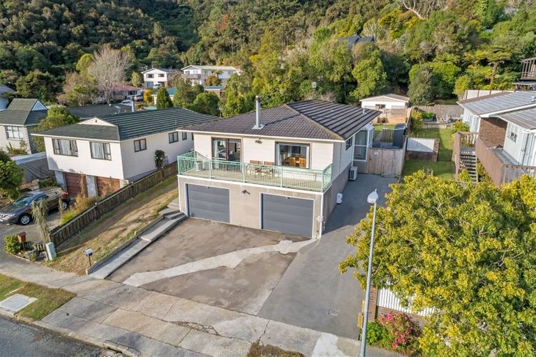 Photo of property in 73 Kairimu Street, Stokes Valley, Lower Hutt, 5019