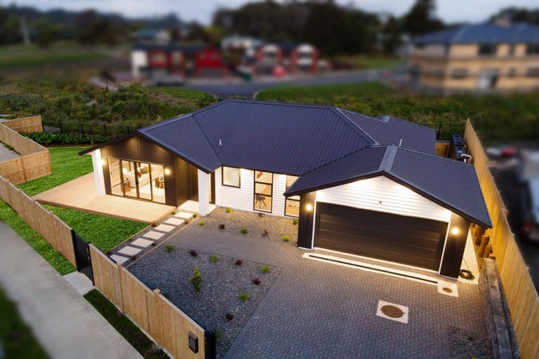 Photo of property in 7 Kiokio Place, Swanson, Auckland, 0614