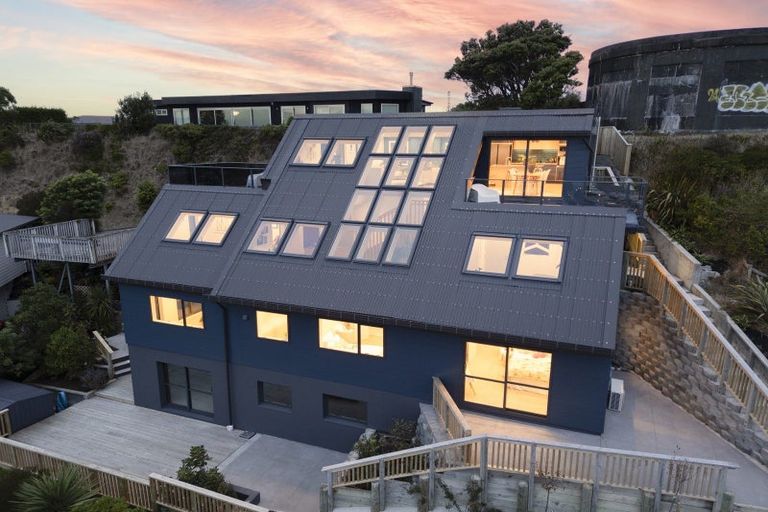 Photo of property in 83d Seatoun Heights Road, Seatoun, Wellington, 6022