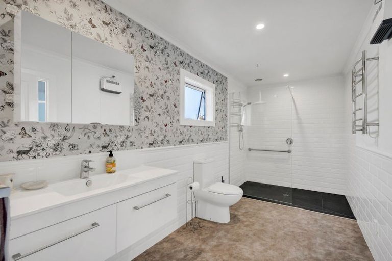 Photo of property in 30 Kahikatea Street, Inglewood, 4330