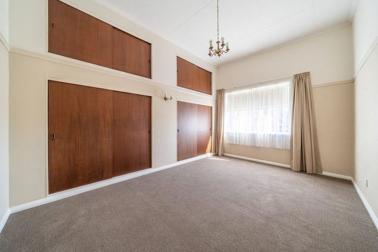 Photo of property in 36 The Parade, Island Bay, Wellington, 6023