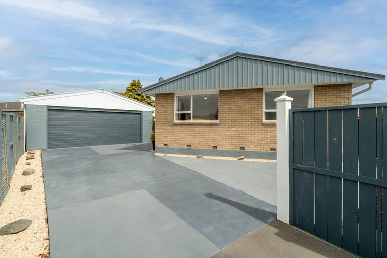 Photo of property in 12 Cowper Place, Avondale, Christchurch, 8061