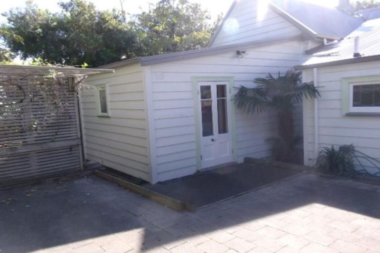 Photo of property in 17 Cameron Road, Bluff Hill, Napier, 4110