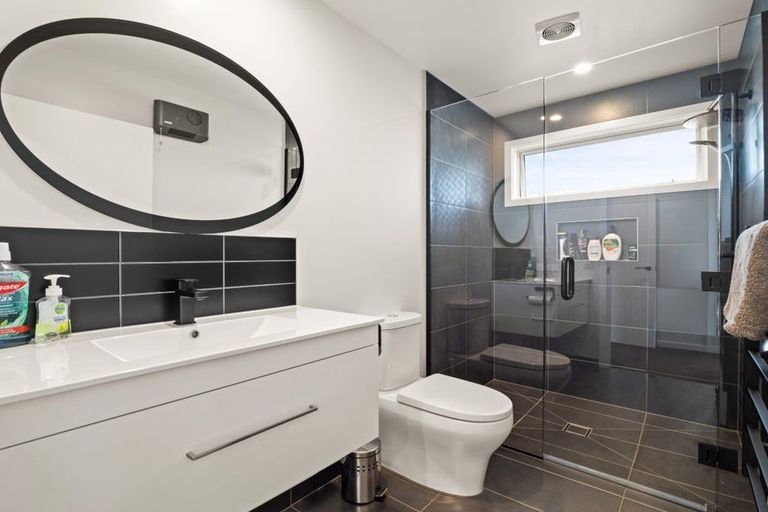 Photo of property in 2 Chatham Street, Waihola, Milton, 9073