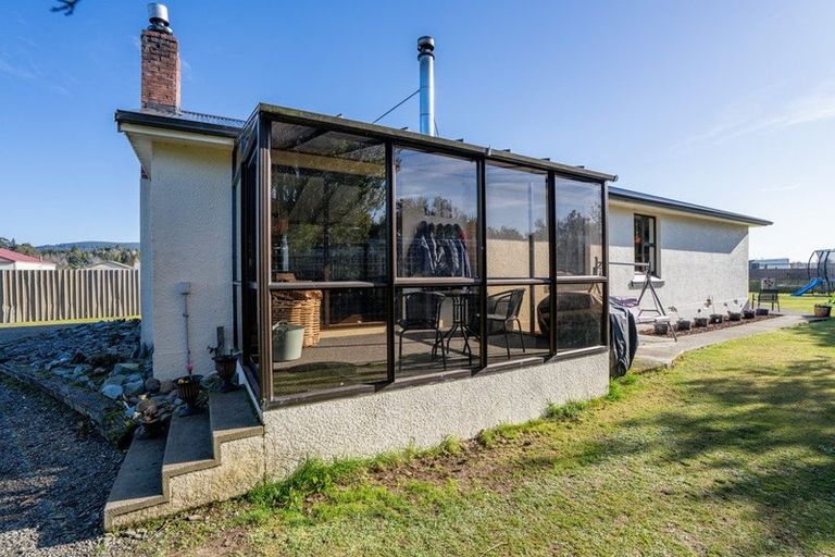 Photo of property in 9 Russell Esplanade, Otautau, 9610