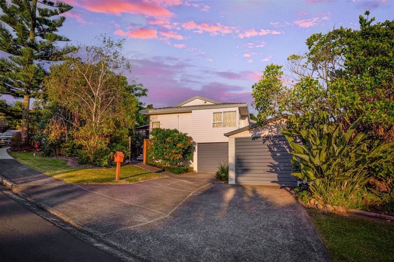 Photo of property in 3 Garcia Place, West Harbour, Auckland, 0618