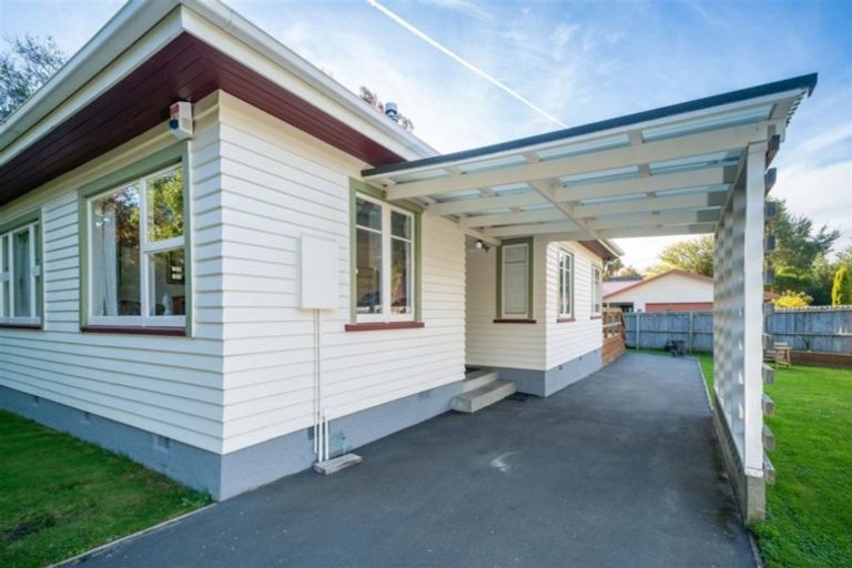Photo of property in 32 Martindales Road, Heathcote Valley, Christchurch, 8022