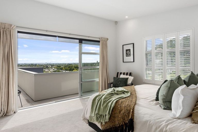 Photo of property in 12 Maurice Knowles Lane, Cashmere, Christchurch, 8022