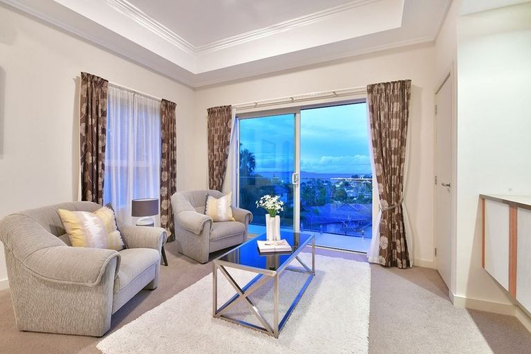 Photo of property in 83 William Bayes Place, Red Beach, 0932