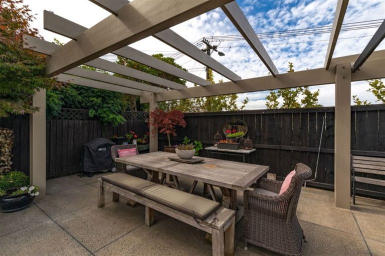 Photo of property in 2/3 Lansbury Avenue, Strowan, Christchurch, 8052