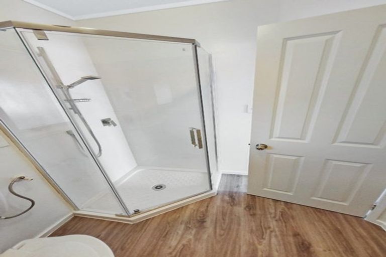 Photo of property in 112a Tiroroa Avenue, Te Atatu South, Auckland, 0610