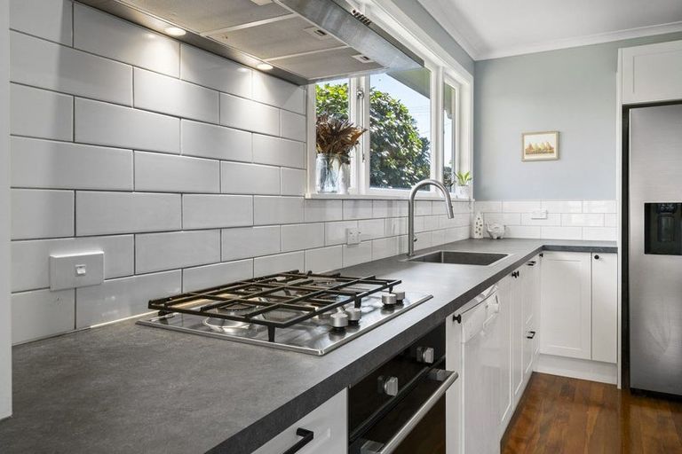 Photo of property in 18 Kent Crescent, Awapuni, Palmerston North, 4412