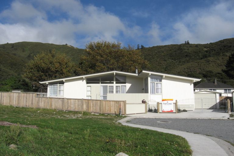 Photo of property in 21 Helvetia Grove, Naenae, Lower Hutt, 5011