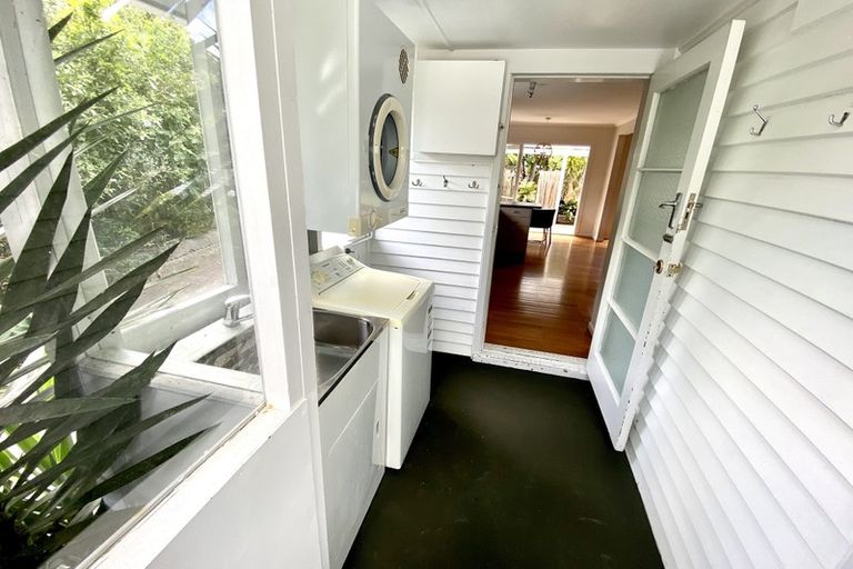 Photo of property in 1/71 Verran Road, Birkenhead, Auckland, 0626